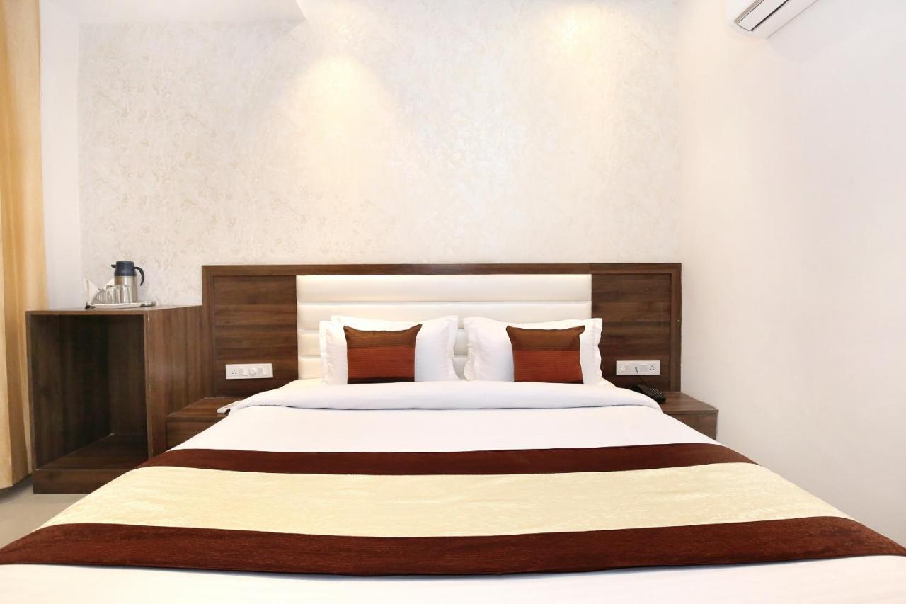 Oyo 11680 Hotel Grand Star Amritsar Eksteriør bilde